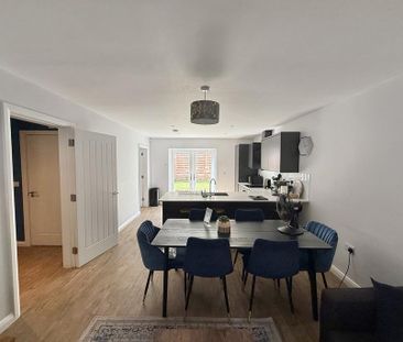 4 bedroom semi-detached house to rent - Photo 3