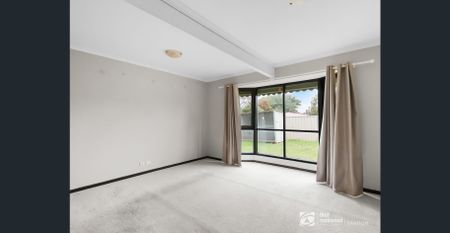 Charming Family Home in Convenient Mewlton West Location - Photo 5