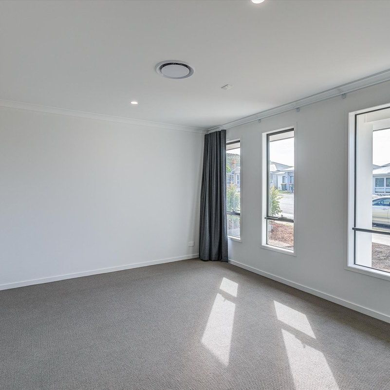 Large Modern Family Home with Spacious Backyard! - Photo 1