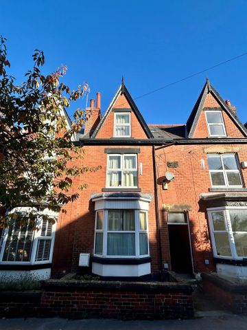 1 bedroom in a house share to rent - Photo 2