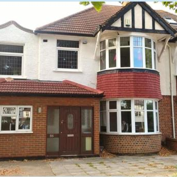 Elgar Avenue - Photo 3