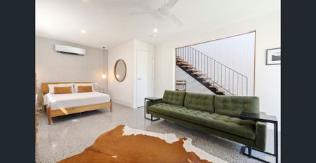 Modern 3-Bedroom Coastal Home - Photo 4