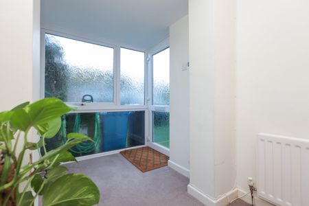 3 bed detached house to rent in Broadwater Avenue, Whitecliff, BH14 - Photo 5