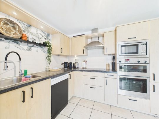 Trevelyan Court, Windsor, Berkshire,SL4 - Photo 1