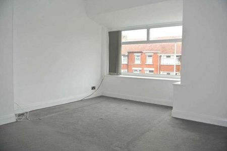 Ivy Avenue, Blackpool, FY4 - Photo 2