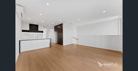 Contemporary North-Facing Townhome with Enclosed Winter Garden Brand New & Light-Filled - Photo 2