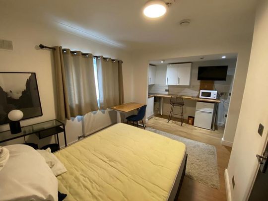 Studio to rent - Photo 1