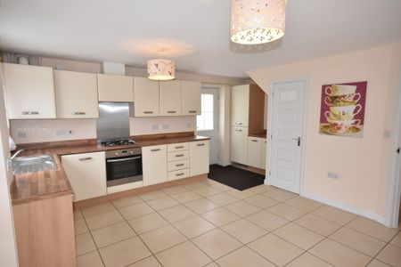 Kingdom Close, Thurcroft, Rotherham, South Yorkshire - Photo 3