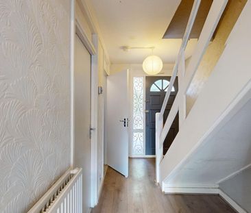 18 Hind Grove – Room 2 - Photo 4