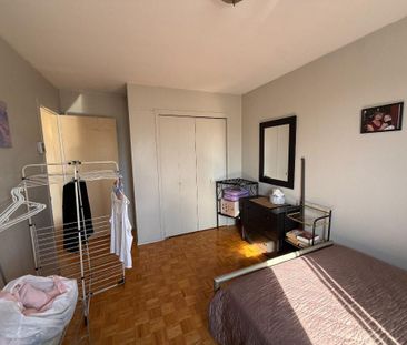 41/2 a Laval dispo 1 Juillet 2026 stationnement, Thermopompe - Photo 2