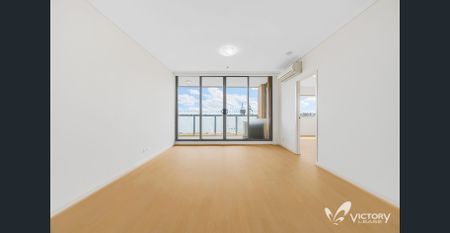 Premier Location 3 Bedroom Modern Apartment!! - Photo 5