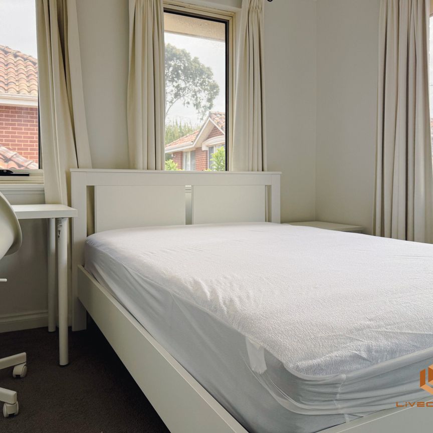 Victoria Park - Photo 1