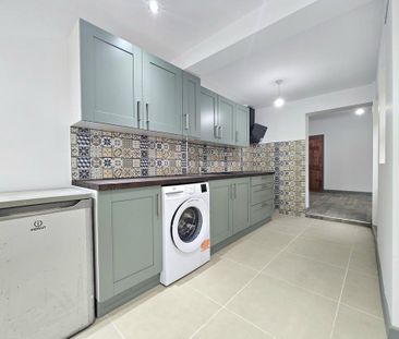 3 bedroom end of terrace house to rent - Photo 4