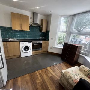 1 bedroom ground floor flat to rent - Photo 2