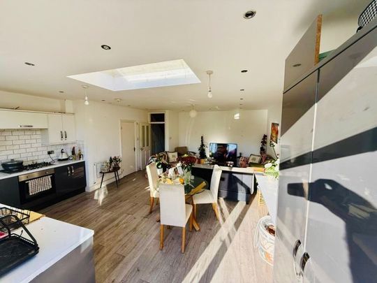 Room in a Shared House, Billet Road, E17 - Photo 1