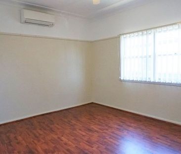 Check out that yard! Family home in the Centre of it all! - Photo 1