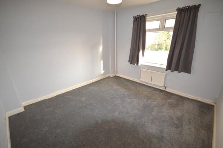 3 bedroom flat to rent - Photo 3