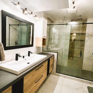 3 1/2 a Louer TOUT COMPRIS: Hydro: Chauffé, Éclairé, Eau chaude, Climatisé, Wifi. Laveuse Sécheuse, Frigo, Four, Micro-onde, Terrasse, stationnement + - Photo 2