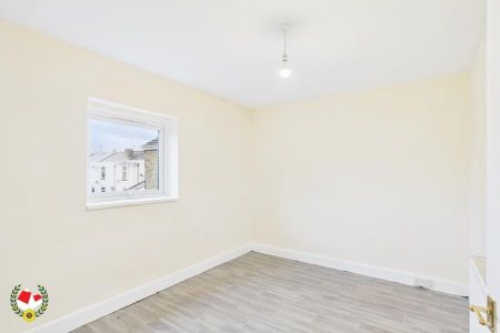 Tredworth Road, Tredworth, Gloucester - Photo 2