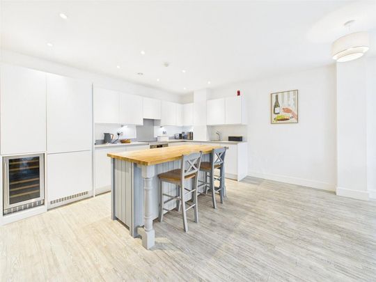 2 bedroom penthouse to rent - Photo 1