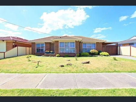 Spacious 3-Bedroom Home with Abundant Natural Light in Thomastown - Photo 3