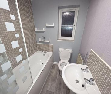 3 bedroom terraced house to rent - Photo 2