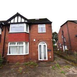 3 bedroom Flat in St Annes Road, Leeds - Photo 1