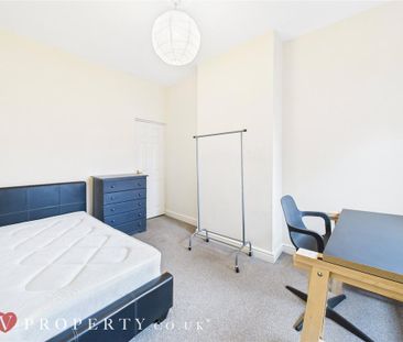 4 bedroom terraced house to rent - Photo 5