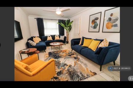 4 bedroom semi-detached house to rent - Photo 5