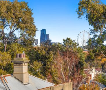 Luxurious living in a prestigious Hotham Hill location - Photo 1