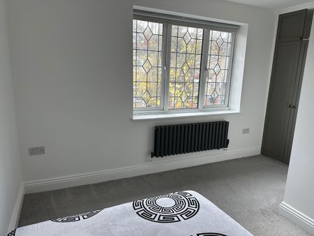 3 Bed Terraced House, Manor Road, E17 - Photo 2