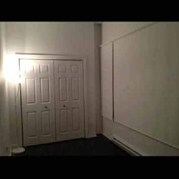 Beau et unique 4 1/2 propre en son genre avec grande terrasse privée+parking interne plus borne de recharge pour auto électrique à partir du 1ier mai. - Photo 4