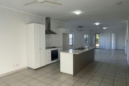 3-BEDROOM MODERN HOUSE IN BELLAMACK - Photo 5