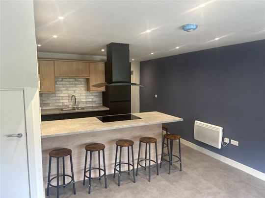 54 Newsome Road, Huddersfield, HD4 - Photo 1