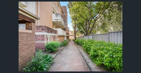 Modern 1 Bedroom Unit in the Heart of Liverpool - Photo 2