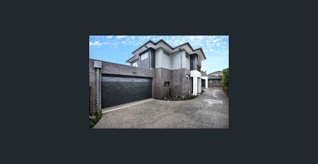 Executive Living in Premier Location! - Photo 4