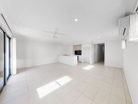 SPACIOUS 3 Bed Townhouse CONVENIENT Location - Photo 2