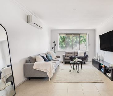 Beautiful 3 Bedroom 1 Bathroom Available for Rent - Photo 2