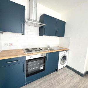 2 bedroom end of terrace house to rent - Photo 2