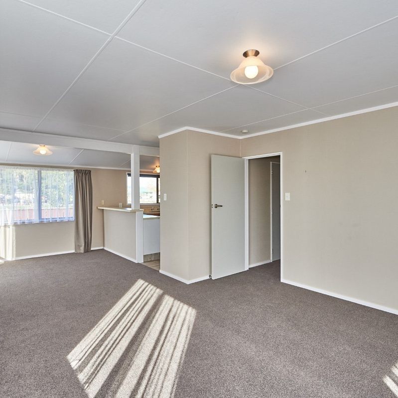 Professional Easy Living - Photo 1