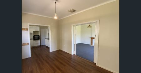 Charming Country Living in Dubbo – 3 Bedroom Home for Rent - Photo 5