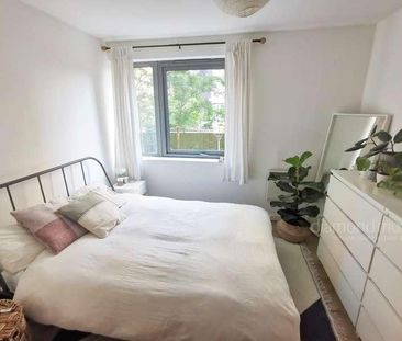 Ebbett Court, Victoria Road, London, W3 - Photo 2