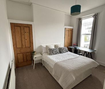 4 bedroom terraced house to rent - Photo 6