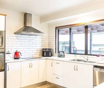 Spacious Family Home - Photo 4