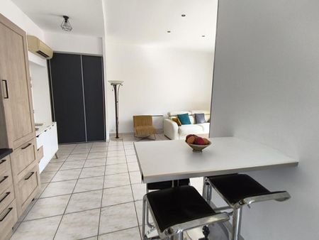 Location Appartement 2 pièces 47m² NIMES 30900 - Photo 2