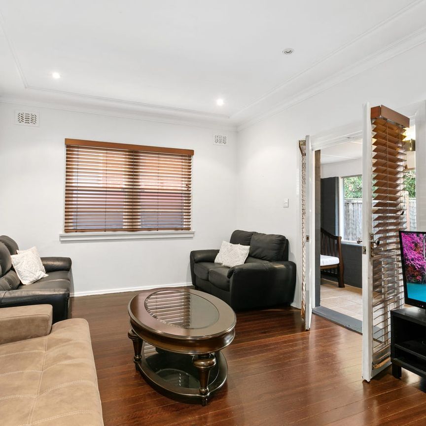 Family Home in Beecroft Primary and Cheltenham Girl's Catchment - Photo 1