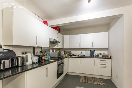 6 bedroom terraced house to rent - Photo 4