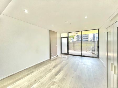 Modern 1 bedroom plus study apartment located in the heart of Zetland area. - Photo 5