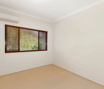 Hawthorne's Hidden Oasis - Photo 4