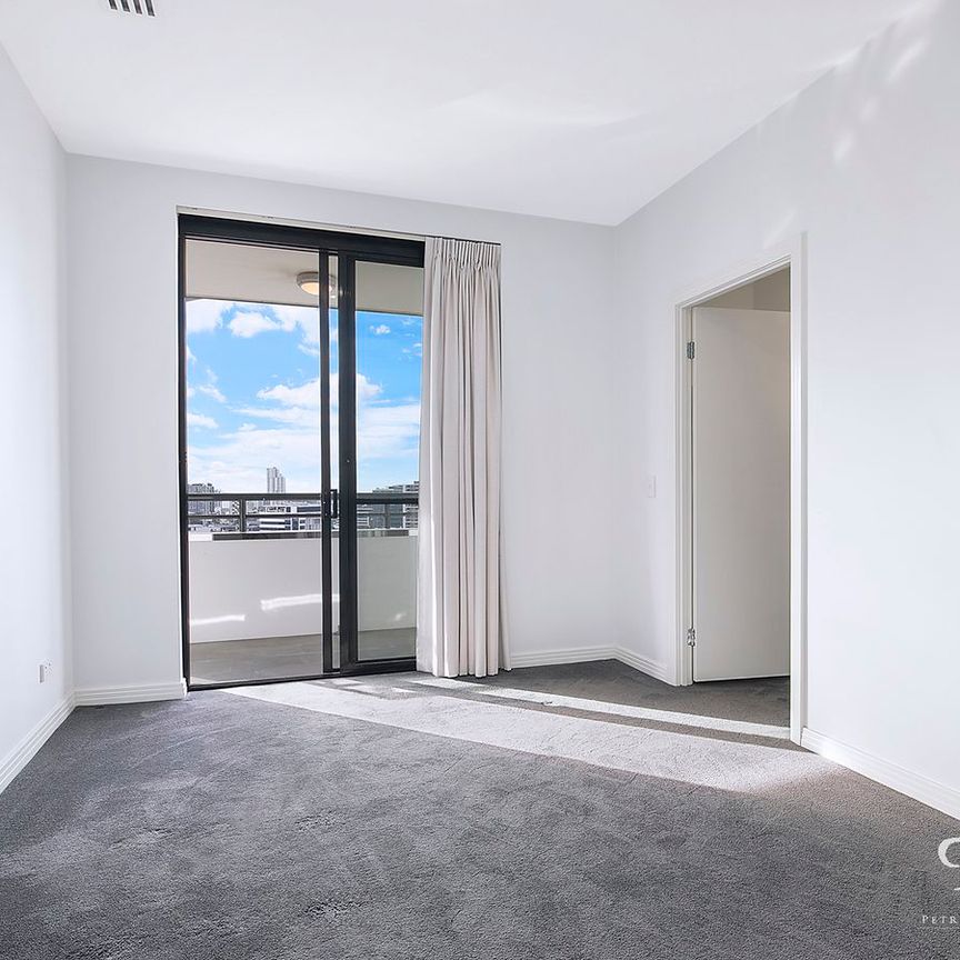 Sophisticated Riverside Penthouse with Iconic Story Bridge & City Skyline Views - Photo 1